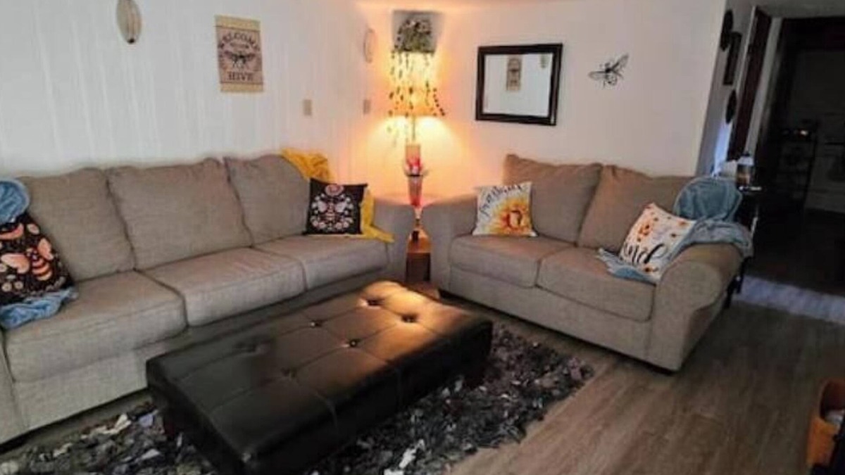 Trafalgar House | Aunt Bea's Gathering Place