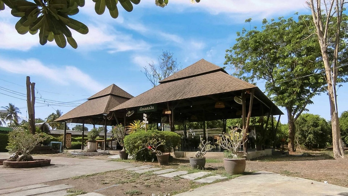 Ban Pong Hotel | Aura Park Resort