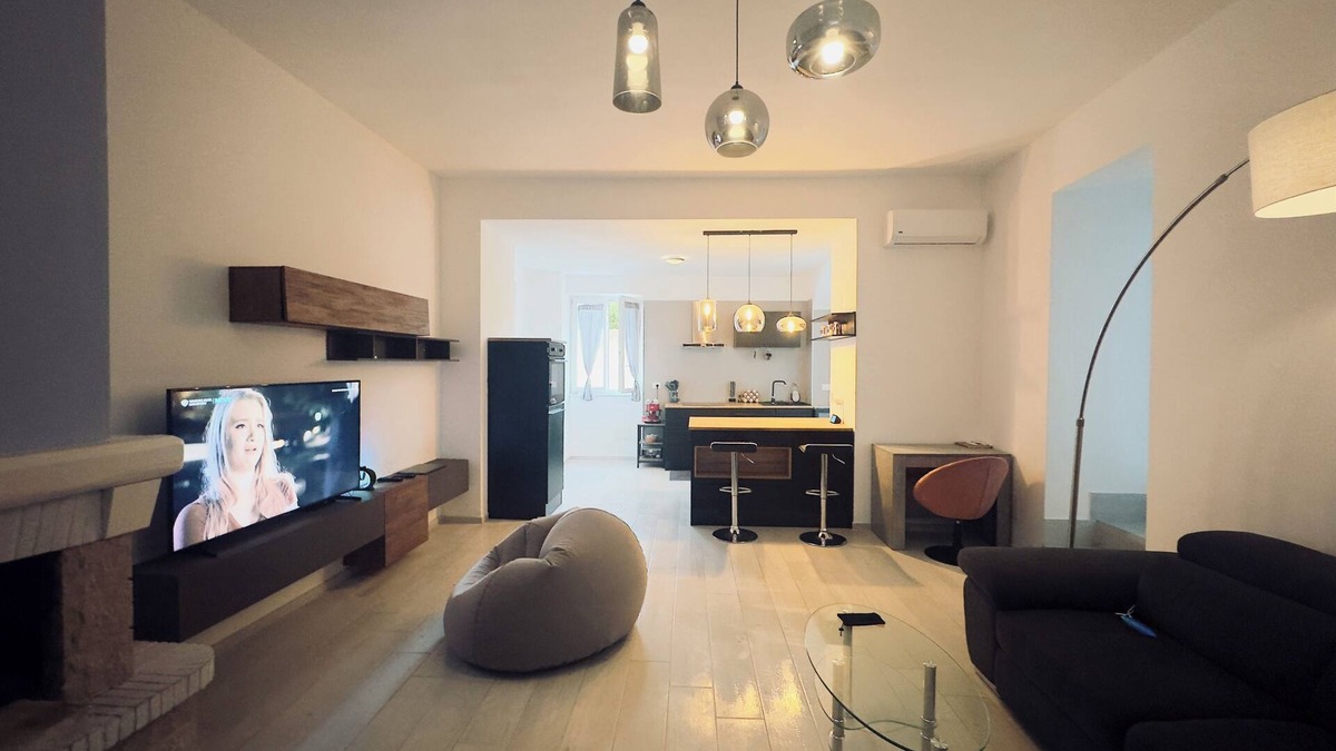 Procida House | AURELIA HOLIDAY HOME, 13min port, 10min beach, 2min Borgo Corricella
