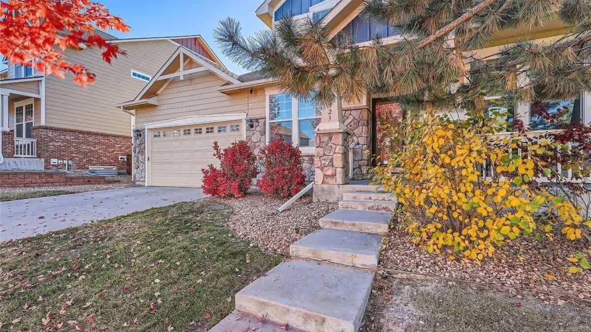 Aurora House | Aurora 4BR Getaway w ~ Tub ~ Crib ~ 15miles to DIA