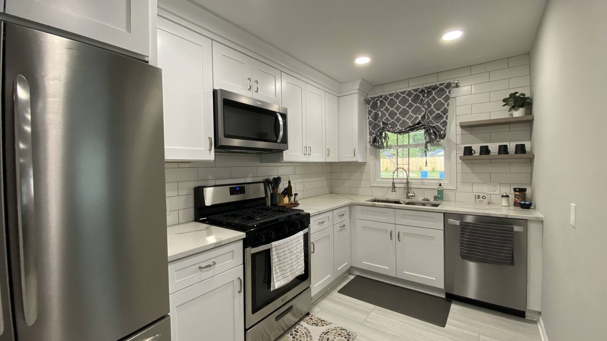 Aurora Apartment | Aurora Apartment with fast Wi-Fi, in the unit laundry and garage.