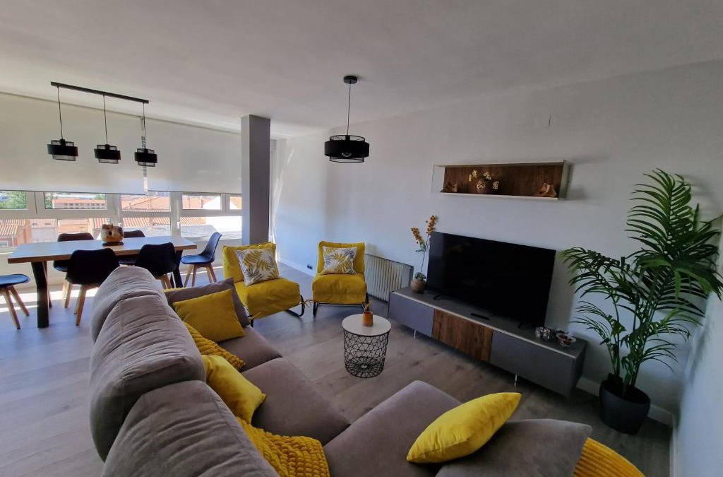 Avila House | Aurora
