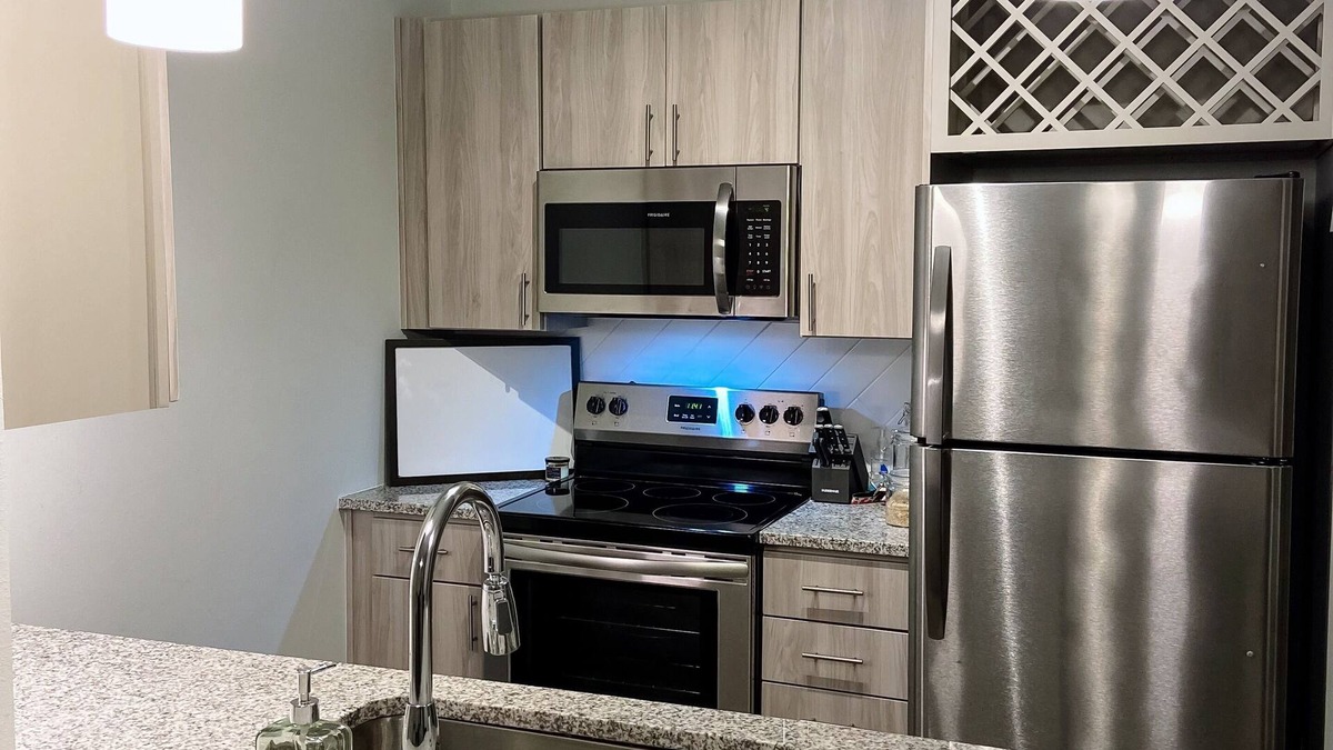 Summerville Apartment | Aurora Resort- WiFi + Free bottle of Wine