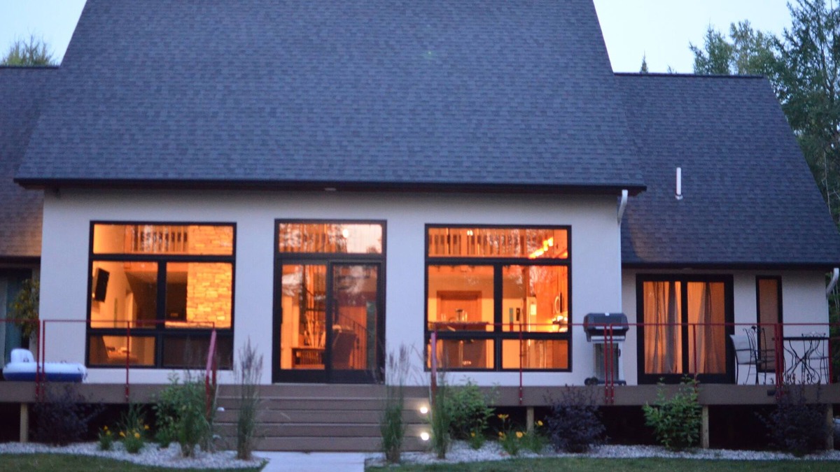 Grayling Cottage | AuSable Luxury Accommodation!
