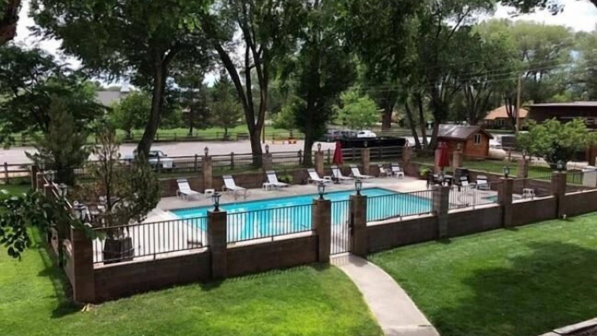 Torrey Hotel | Austin's Chuckwagon Lodge