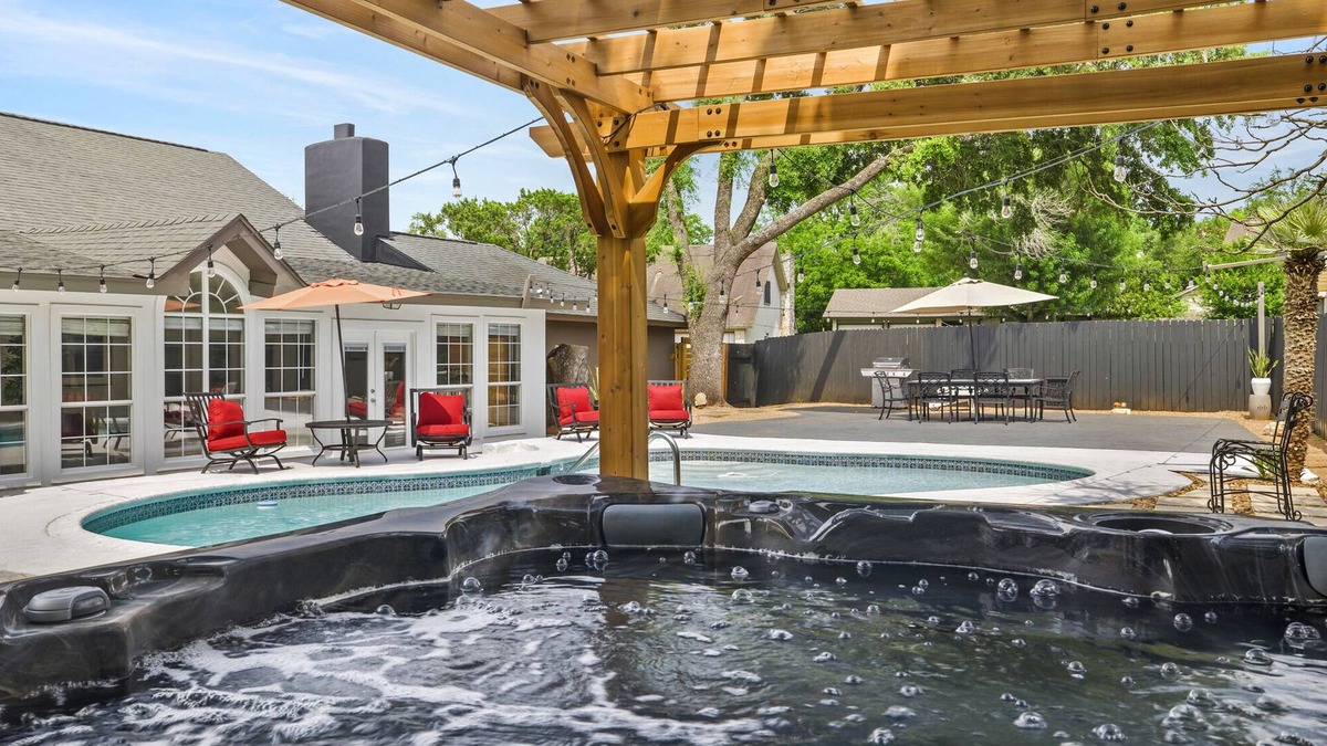 Austin House | Austin Southern Retreat , the place for bachelor parties and bachelorettes