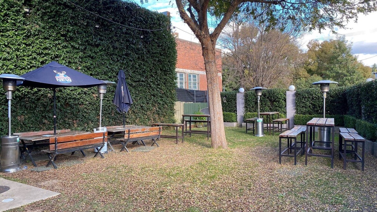 Young Hotel | Australian Hotel Young
