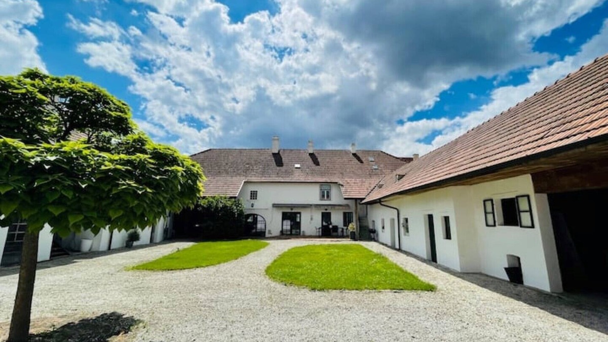 Etsdorf-Haitzendorf House | Auszeit am Modernen Vierkanthof