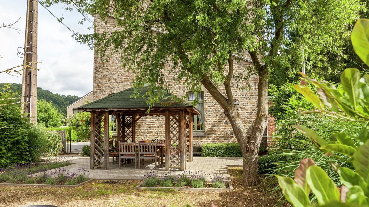 Comblain-la-tour Cottage | Authentic village house with romantic garden and wooden gazebo.