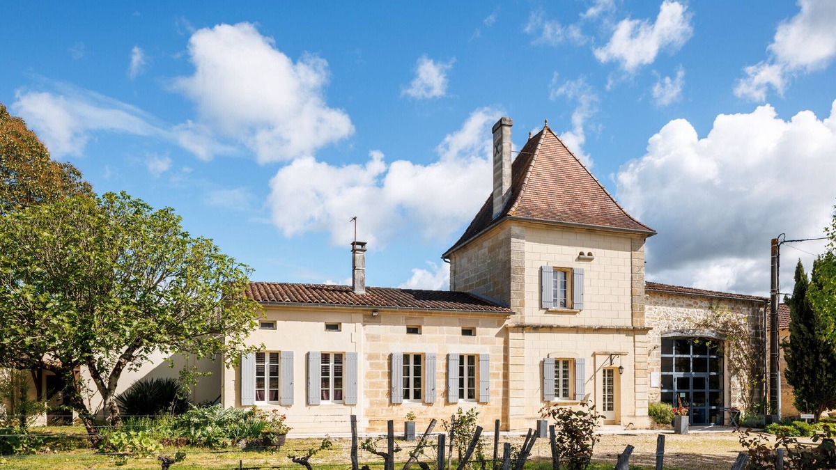 Petit-Palais-et-Cornemps House | Authentic Stay at Château Vieux Mougnac: Organic Vineyard, Saint-Emilion, Wine & Relaxation