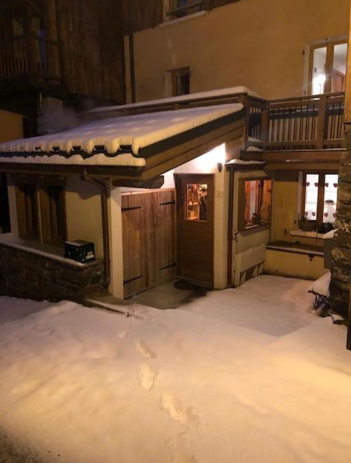 Villarabout Ski Chalet | Authentique Maison de Village Savoyarde