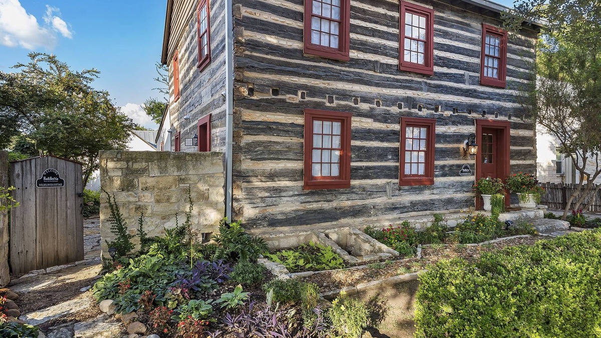 Fredericksburg House | Authentic 1770's Home/PERFECT LOCATION/Steps to Marktplatz/Main! 🍷Hummingbird