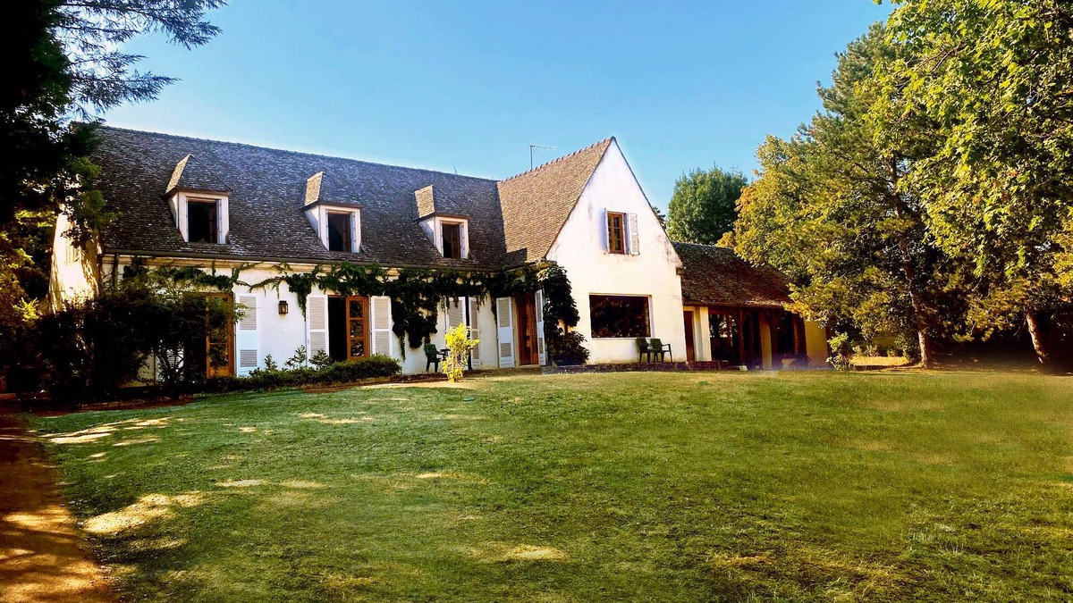 Beaune House | Authentic and superb property located in Beaune with swimming pool, tennis court, petanque area.