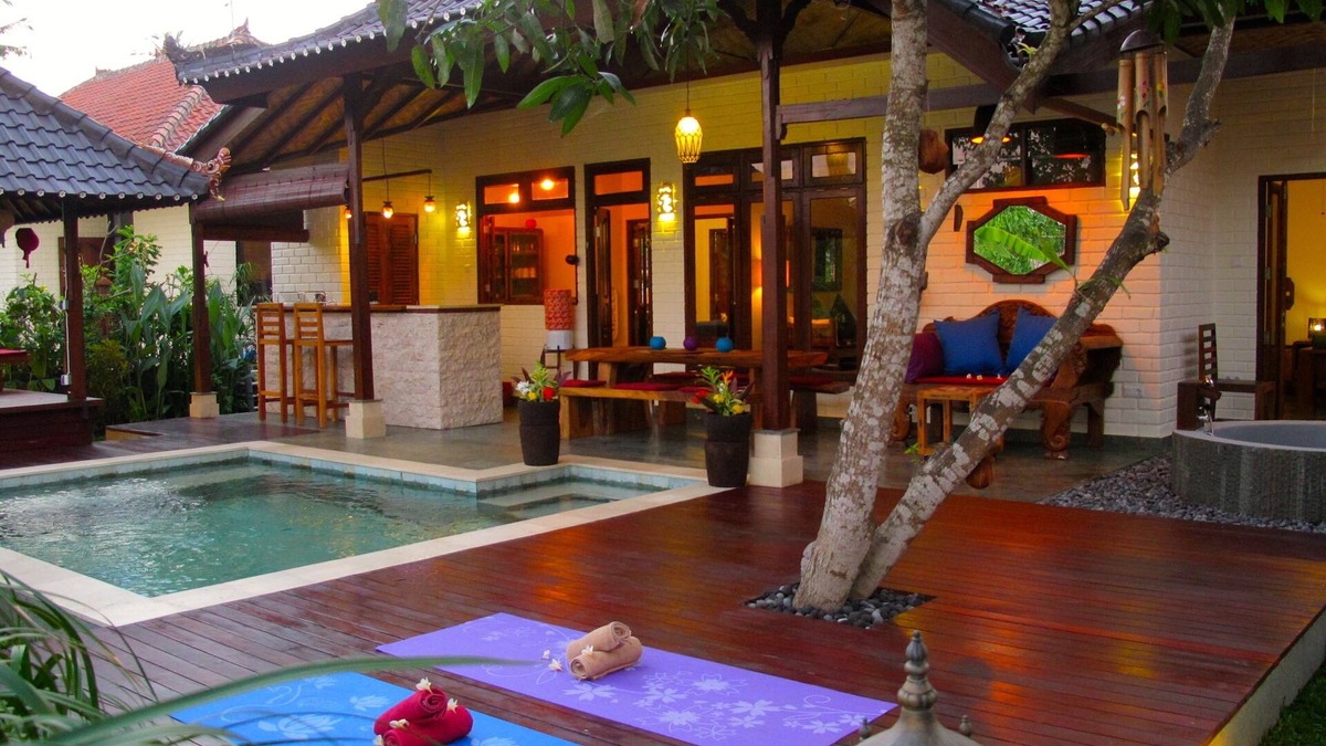 Jasri Villa | Authentic Bali Beach Getaway with private pool & WIFI