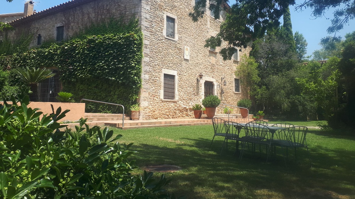 Cornella del Terri House | Authentic Catalan farmhouse for 16 to 24 people. Garden with pool, barbecue, ..
