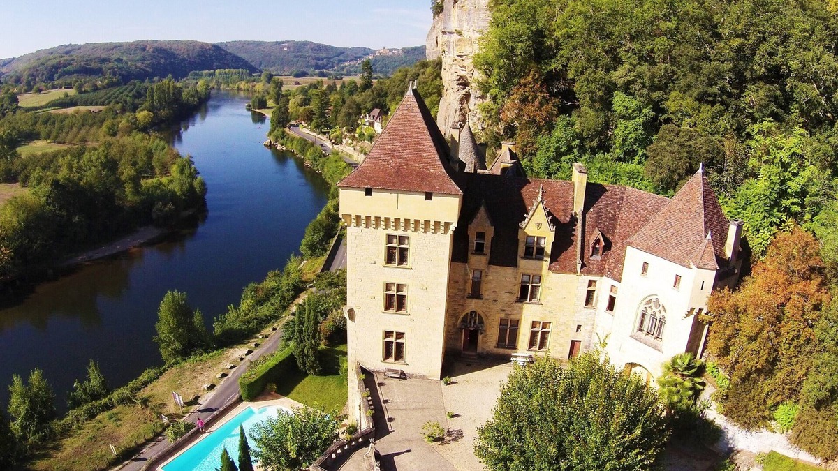 Vezac Other | AUTHENTIC CASTLE WITH *VIEWS AND ALL CONVENIENCES AT DOORSTEP