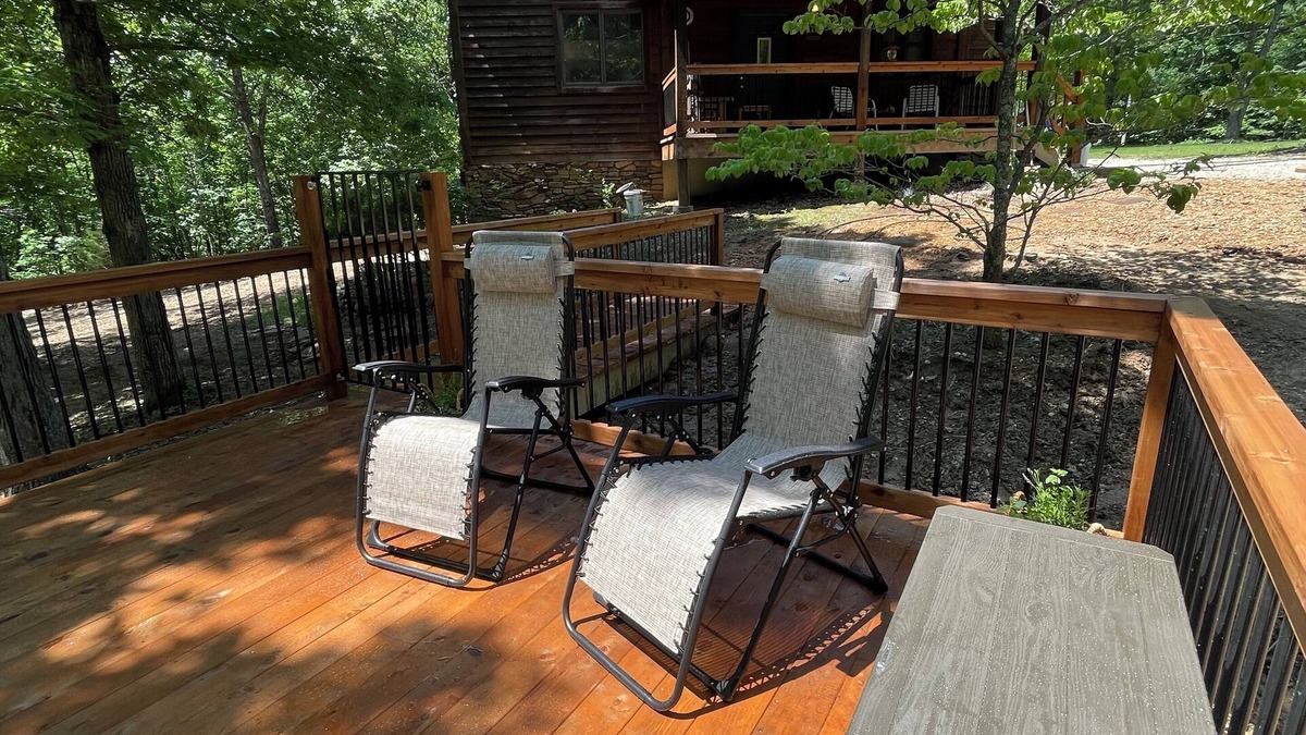 Bourbon Cabin | Authentic Cedar Cabin-Dogwood Cabin-with Pool near Blue Springs Ranch