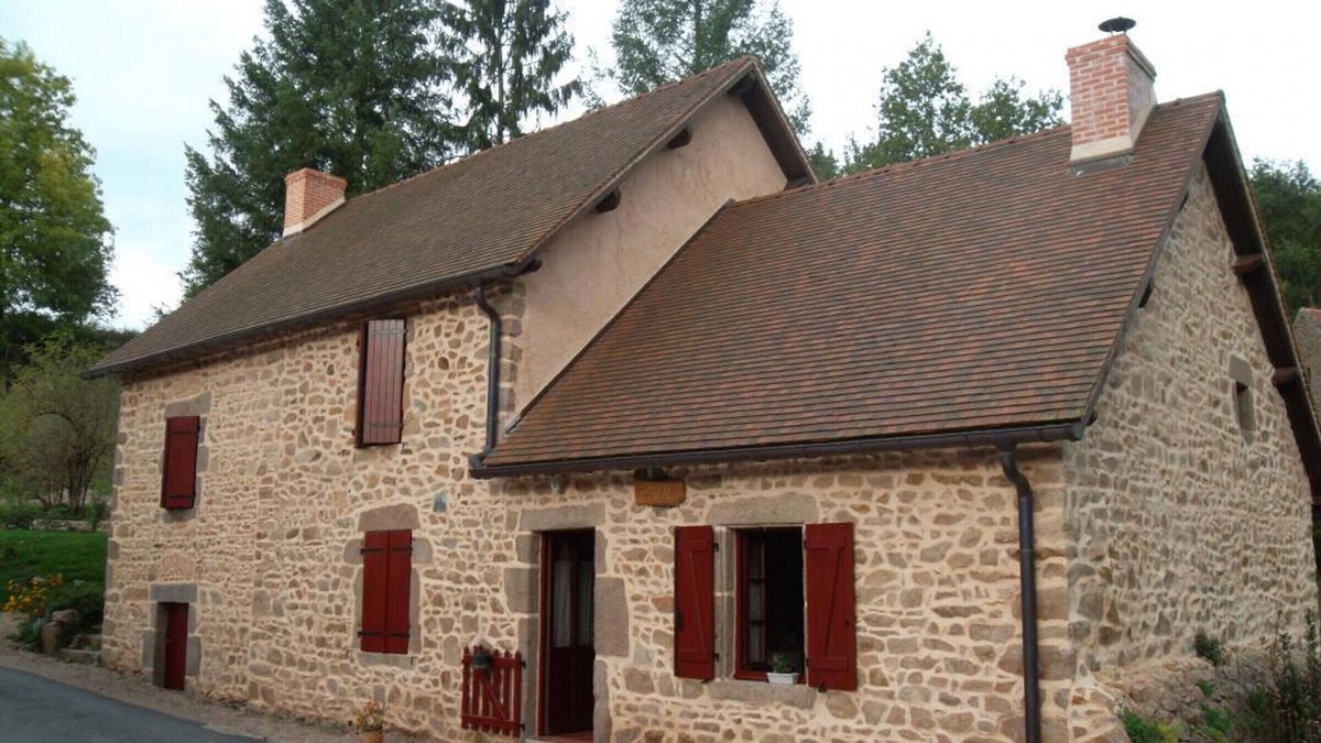 Barrais-Bussolles Cottage | Authentic Cottage with Wifi and Pets Allowed