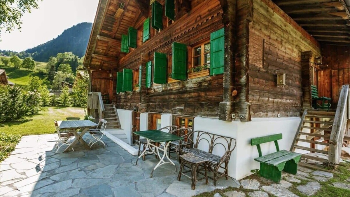 Gsteig Ski Chalet | Authentic Designed Chalet right next to Gstaad