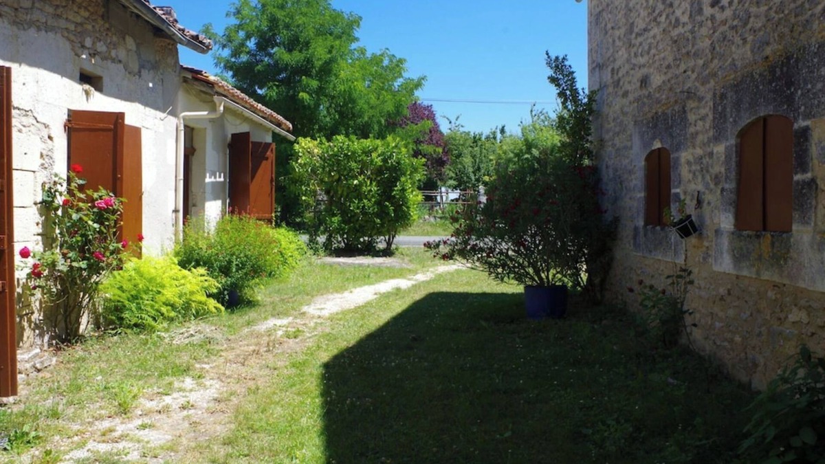 Champagne-et-Fontaine House | Authentic charm, ideal for cousins, but adaptable, in a quiet hamlet