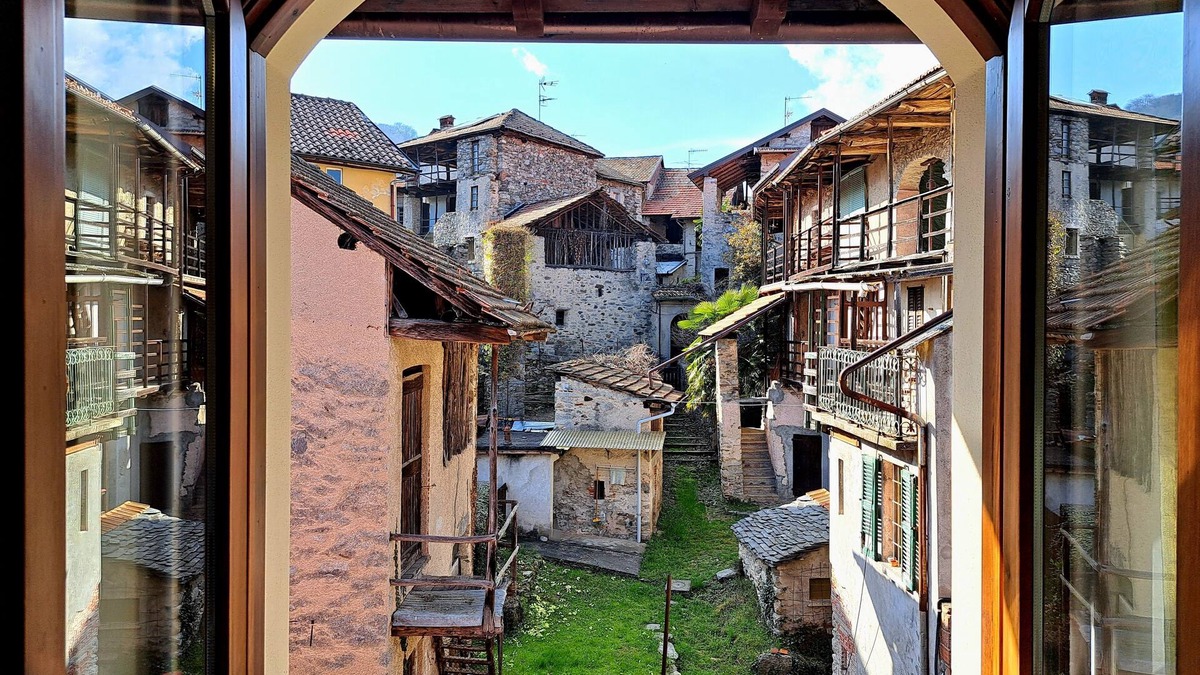 Madonna del Sasso Villa | Authentic house, with large sunny garden - Casa Artò