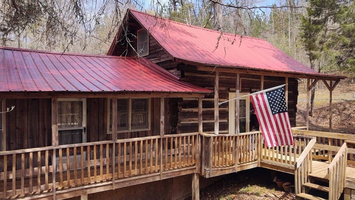Rutherfordton Cabin | Authentic log cabin nestled in the woods by creek