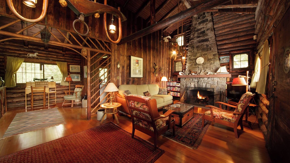 East Boothbay Cabin | Authentic Log Cabin on Damariscotta River W/Dock and Moorings