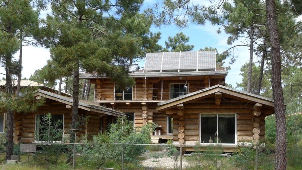 Carcans Plage Ski Chalet | Authentic log in the heart of the pine forest for 10 people