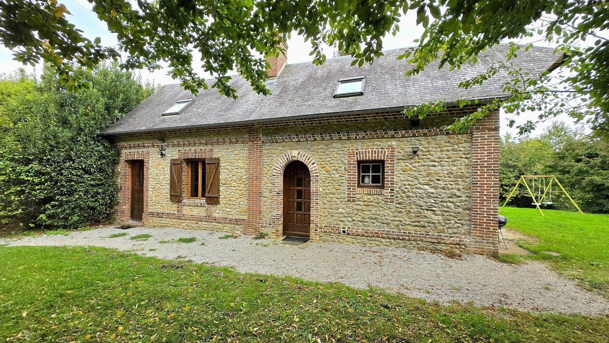 Maheru House | Authentic Normandy & large plot