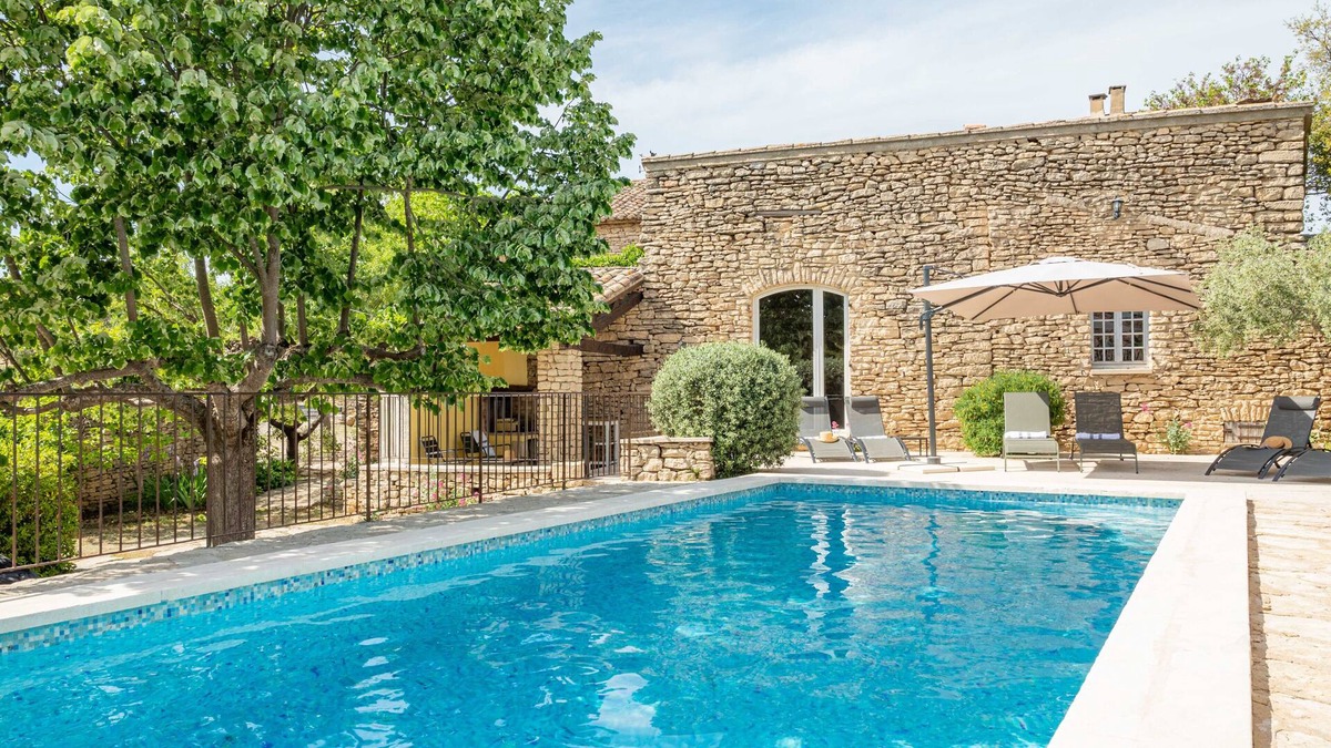 Cabrieres-d'Avignon House | Authentic Provencal farmhouse with pool for rent in Provence - L'Evasion