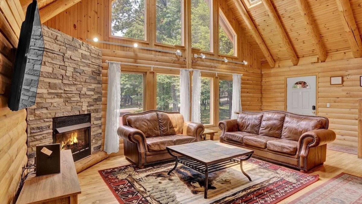 Briar Crest Woods Cabin | Authentic Pocono Log Cabin | Hot Tub | Lake Access