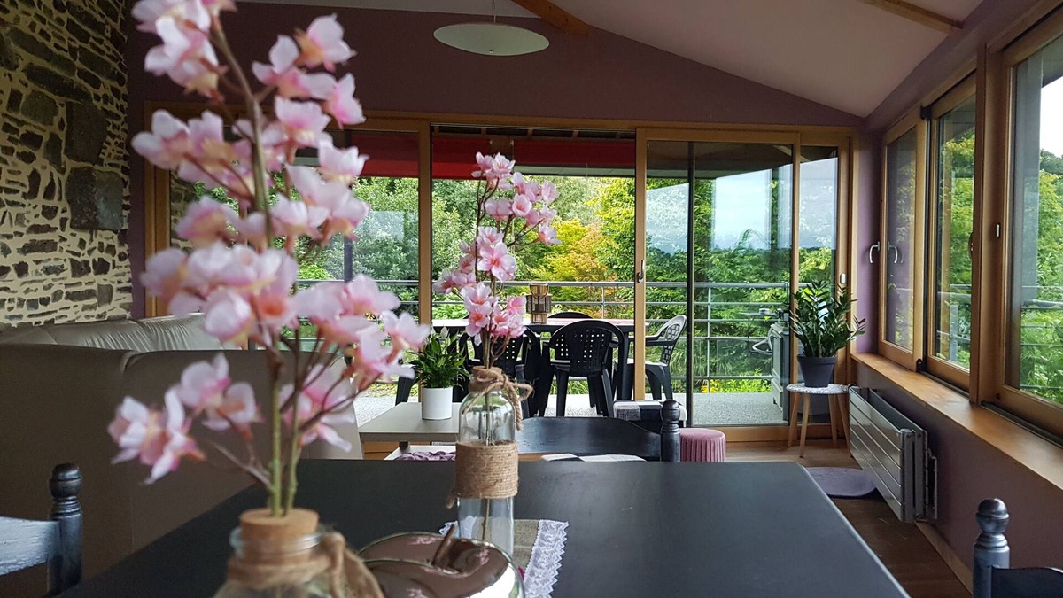 Brouains House | Authentic thatched cottage in the Sée Valley, Bay of Mont Saint Michel
