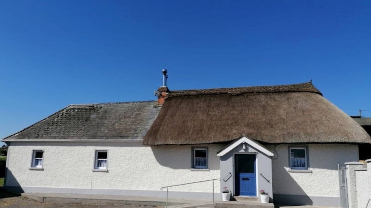South Tipperary Cottage | Authentic thatched cottage in the heart of Irelands ancient East.