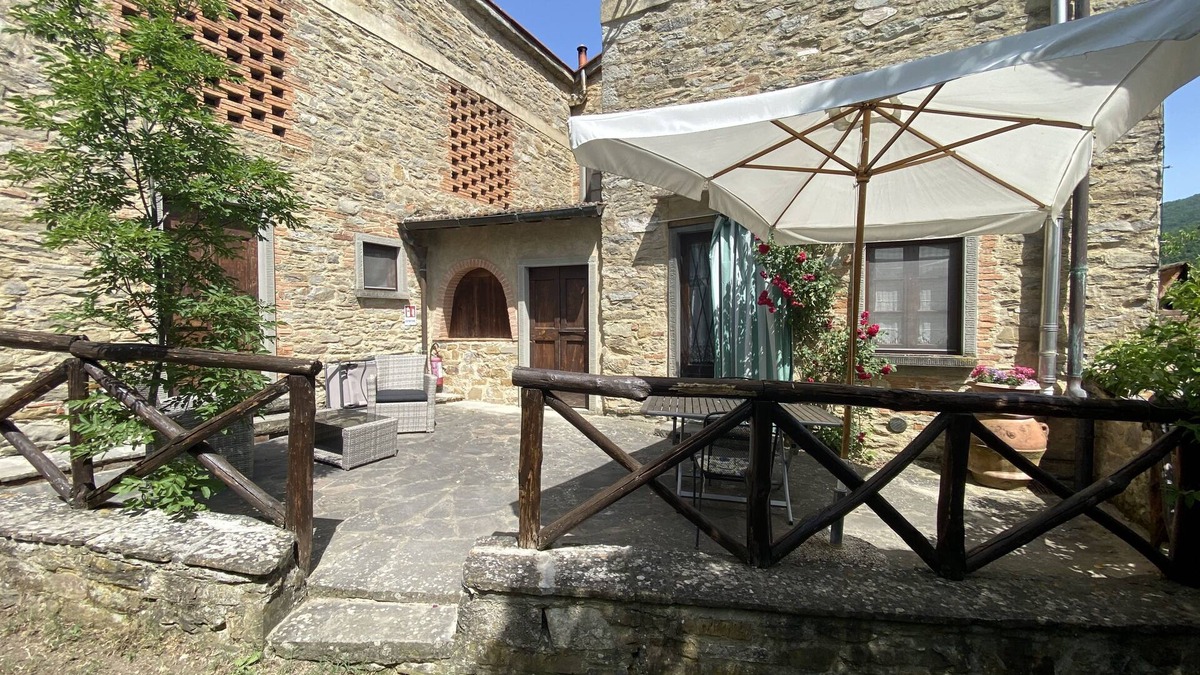 San Godenzo House | Authentic tuscan holiday home surrounded by nature. Pet friendly, bbq, pool!