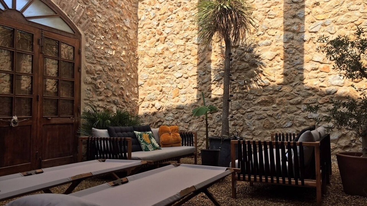 Fitou House | Authenticity & serenity in extraordinary volumes!