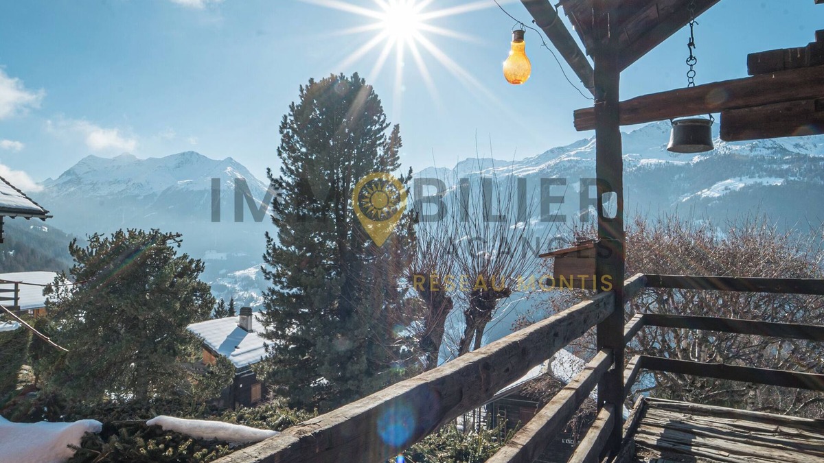St. Luc Ski Chalet | Authentique chalet valaisan en madrier de mélèze sur deux étages pour 7 personnes, récemment rénové.