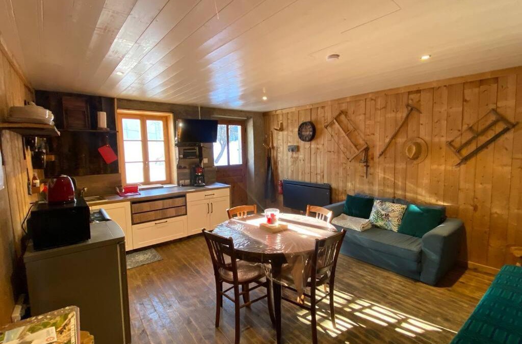 Le Chalmieu Apartment | authentique logement de colpoteur