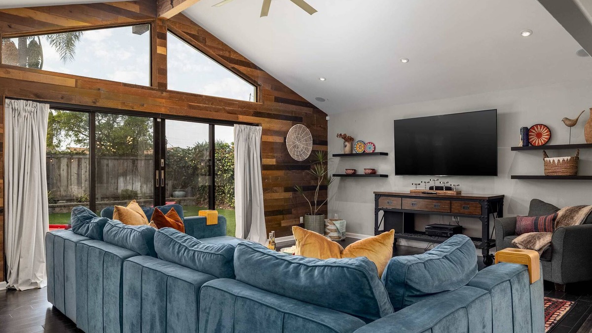 San Carlos House | Autumn Adventure | Sleeps 10 | Hot Tub | Billiards