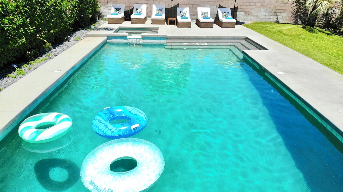 La Quinta House | Autumn Beauty at The Haven - Luxury Getaway with Large Resort Style Pool
