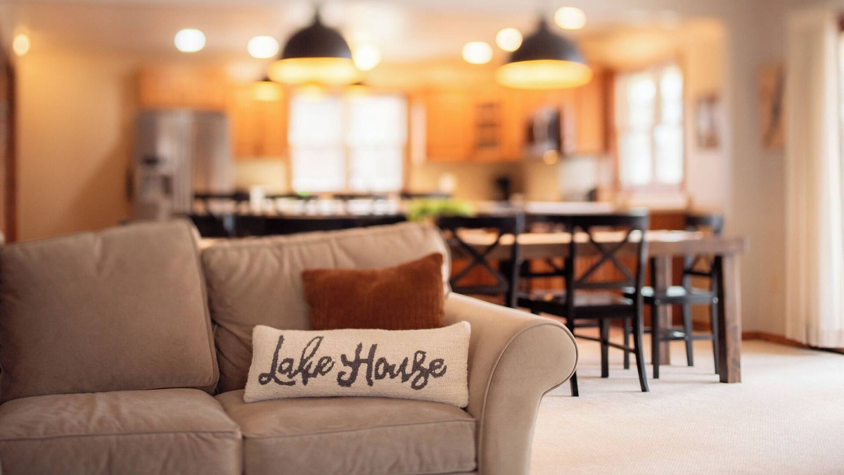 Birchwood House | Autumn Escape – Lakefront Cabin w/Firepit Nights & Scenic Views