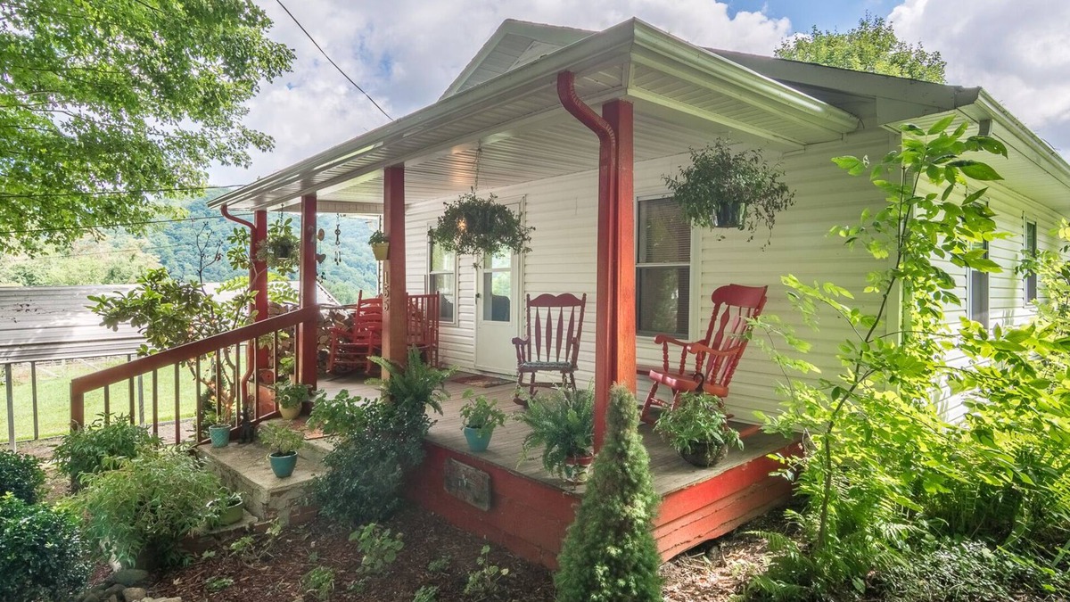 Roan Mountain Cottage | Autumn & Fall Colors at Cloudland Cottage in Beautiful Roan Mountain!
