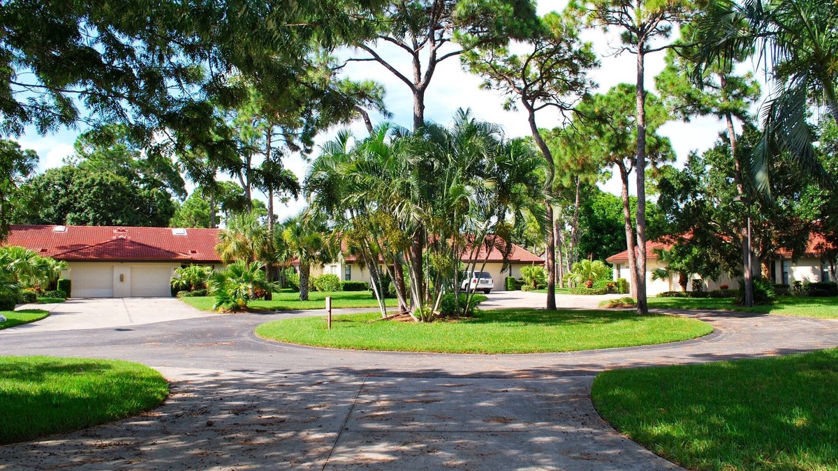 Sarasota Villa | AUTUMN SPECIAL! 2/2 BEAUTIFUL VILLA! 2 BR, 2 BA, Heated pool and Jacuzzi! WiFi