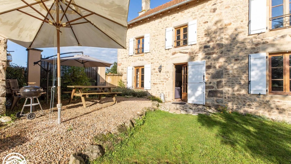 Saint-Priest-des-Champs Cottage | Aux 2 Puys, Gîte in Auvergne