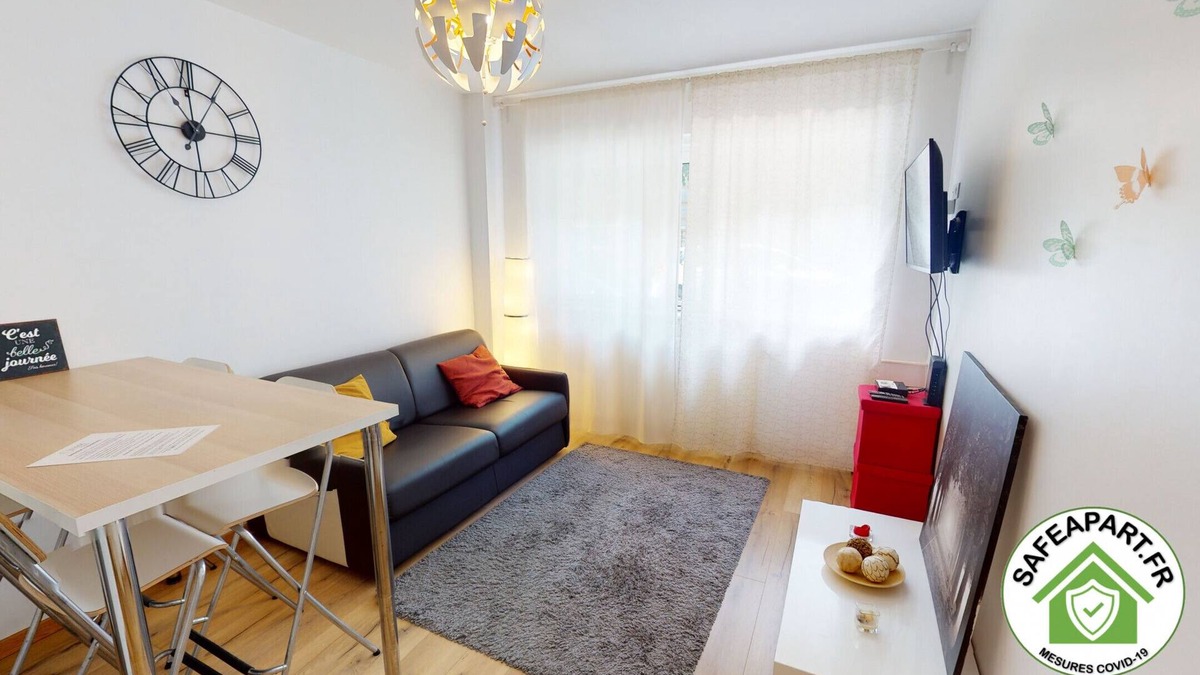 Orangerie Apartment | aux bons amis parlement orangerie up to 4