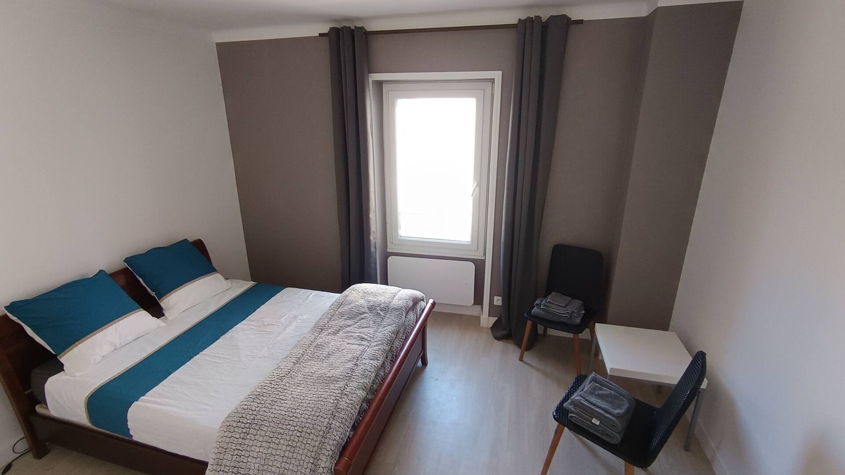 Champtoceaux House | AUX LITS DE LA LOIRE, town house in the center of Champtoceaux.