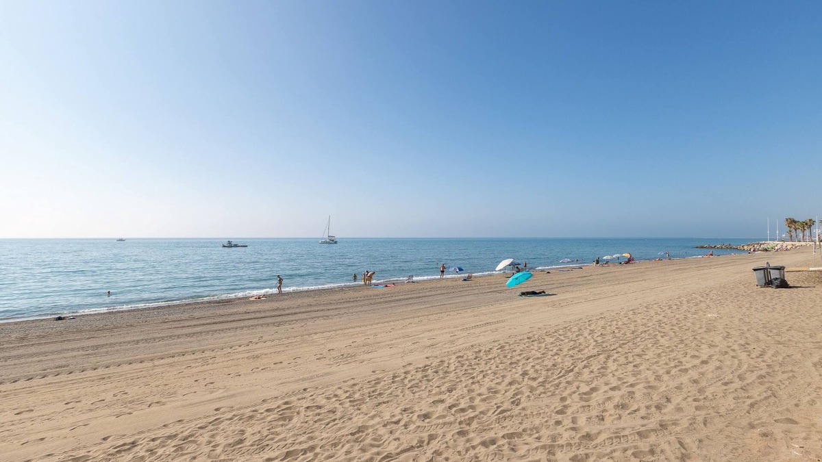 Parque Ayala Apartment | Auxi's Home - Three Bedroom Apartment, Sleeps 5