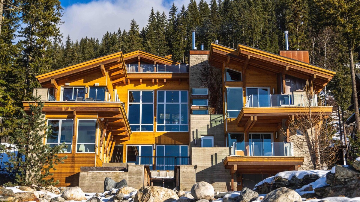 Revelstoke House | AVA Lodge - Luxury Mountain-Side Lodge at Revelstoke Mountain Resort License5113