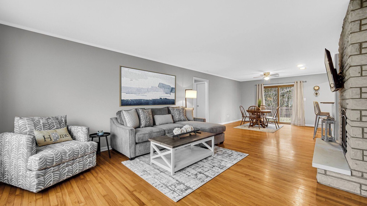 Merrillville House | AVAIL 12/12 - Merrillville condo hospitals & shops