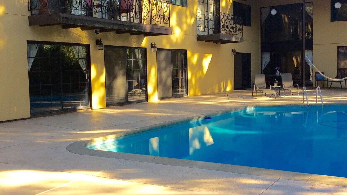 Chico Villa | AVAILABLE! Sleeps 10. A Chico Tradition! Stay at the Villa Chicon2024 CHICO GRAD