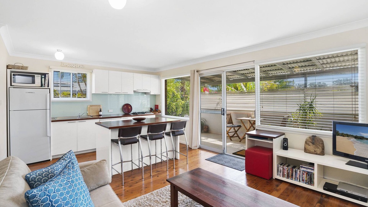 Avalon Beach Apartment | Avalon Beach Break is a Romantic airconditioned getaway100 meters to the beach!